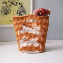 Meu projeto do curso: Tapestry: técnica de crochê para desenhar com linha. Un proyecto de Diseño de complementos, Pattern Design, Tejido, DIY y Crochet de Luiza Costa - 24.09.2021