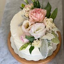 Mi Proyecto del curso: Flores de crema de mantequilla para cake design. Design, and DIY project by Karla Ibarra - 09.25.2021