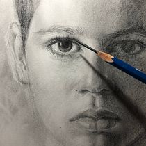 Il mio progetto del corso: Ritratto realistico con matite di grafite. Traditional illustration, Fine Arts, Sketching, Pencil Drawing, Drawing, Portrait Drawing, Realistic Drawing, Artistic Drawing, and Figure Drawing project by Marcello Cerrato - 09.25.2021