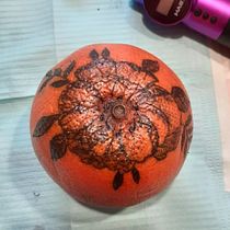 Peony on an overripe grapefruit. Un progetto di Design di tatuaggi di Lucia Pivotto - 30.09.2021