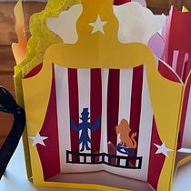 My project in Paper Cutting Illustration: Create Extraordinary Books course. Een project van Traditionele illustratie, Redactioneel ontwerp, Papercraft, Stor, telling,  Boekbinding, Kinderillustratie, DIY y Verhaallijn van Julie Yankovich - 23.09.2021
