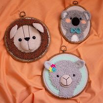Punch needle y crochet: crea personajes únicos. Arts, Crafts, To, Design, Embroider, Fiber Arts, DIY, Crochet, and Punch Needle project by Camila Rojas Rodriguez - 10.05.2021