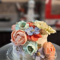 Mi Proyecto del curso: Flores de crema de mantequilla para cake design. Design, and DIY project by Mariuxi Gómez de Luna - 10.07.2021
