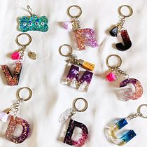 Mi Proyecto del curso: Diseño de joyería en resina ♥. Design de acessórios, Artesanato, Design de joias, e DIY projeto de Diana Irasema Borrego Valenzuela - 11.10.2021