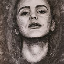 My project in Artistic Charcoal Portraiture: Creating Atmosphere course. Ilustração tradicional, Artes plásticas, Desenho, Desenho de retrato, Desenho realista, e Desenho artístico projeto de tdhuynh65 - 12.10.2021