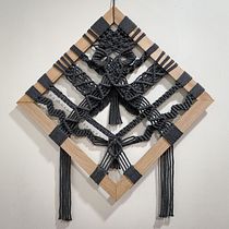 Mi primer tapiz geometrico de macramé. Un progetto di Design di accessori, Artigianato, Fiber Art, Macramè e Textile Design di Diana Jaramillo A - 15.10.2021