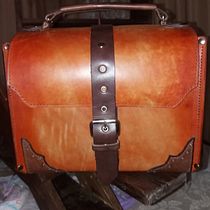 My project in Handmade Leather Bag Creation for Beginners course. Design, Accessor, Design, Arts, Crafts, and Sewing project by Jason Lewis - 10.12.2021
