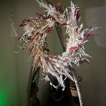 Il mio progetto del corso: Creazione di una ghirlanda con fiori secchi. Design, Design de interiores, Paisagismo, DIY, e Design floral e vegetal projeto de Vaida Jablonskaite - 28.11.2021