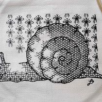 Introducción al bordado en blackwork - Proyecto final caracol. Embroider project by Luiza Clara Da Silva Leite - 10.18.2021