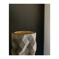 My project in Geometric Handmade Molds: Design 3D-faceted Objects course. Un projet de Design , Création d'accessoires, Artisanat, Beaux Arts, Design d'intérieur, Décoration, Décoration d'intérieur , et DIY de Beth Fairchild-Granger - 19.10.2021