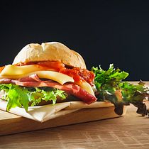 Sandwich first trial. Food Photograph project by sonia_munte - 10.19.2021