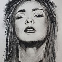 My project in Artistic Charcoal Portraiture: Creating Atmosphere course. Ilustração tradicional, Artes plásticas, Desenho, Desenho de retrato, Desenho realista, e Desenho artístico projeto de Jane Harrison - 20.10.2021