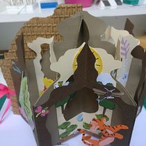 Mon projet du cours : Illustrations en papier découpé : créez des livres extraordinaires. Een project van Traditionele illustratie, Redactioneel ontwerp, Papercraft, Stor, telling,  Boekbinding, Kinderillustratie, DIY y Verhaallijn van Françoise LORISSON - 22.10.2021