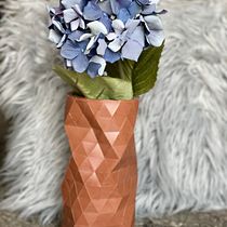 My project in Geometric Handmade Molds: Design 3D-faceted Objects course. Un projet de Design , Création d'accessoires, Artisanat, Beaux Arts, Design d'intérieur, Décoration, Décoration d'intérieur , et DIY de Lekha Gupta - 25.10.2021