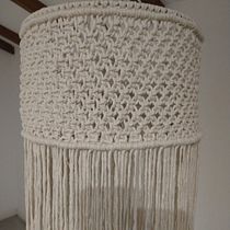 Lámpara con nudos básicos. Accessor, Design, Interior Design, Decoration, Fiber Arts, and Macramé project by Betina Williner - 10.28.2021