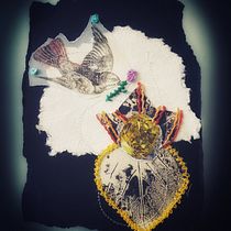 Mi Proyecto del curso: Técnicas de bordado experimental sobre papel. Un progetto di Belle arti, Collage, Ricamo e Textile Design di Julissa Chávez - 29.10.2021
