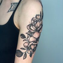 Mi Proyecto del curso: Tatuaje botánico con puntillismo. Un progetto di Design di tatuaggi, Illustrazione tradizionale e Illustrazione botanica di Benjamin Martinez - 31.10.2021