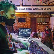 Mi Proyecto del curso: Mezcla de música electrónica: de principiante a DJ. Un proyecto de Música, Producción musical y Sound Design de Carlos Ascencion Chavez - 04.11.2021