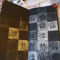 Mein Kursprojekt: Skizzenbuch mit handgemachten Stempeln. Traditional illustration, Pattern Design, Printing, and Sketchbook project by huegel.s - 11.04.2021