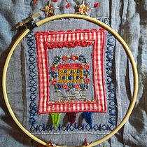 Il mio progetto del corso: Tecniche fondamentali di ricamo: punti, composizioni e gamme cromatiche. Un projet de Création d'accessoires, Création de costumes, Broderie , et Théorie des couleurs de katia - 07.11.2021