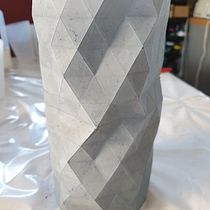 My project in Geometric Handmade Molds: Design 3D-faceted Objects course. Un projet de Design , Création d'accessoires, Artisanat, Beaux Arts, Design d'intérieur, Décoration, Décoration d'intérieur , et DIY de aspi - 09.11.2021
