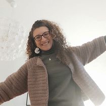 My fist Top Down Jacket. Un progetto di Fashion design, Fiber Art, DIY e Uncinetto di Michela de R - 16.11.2021