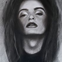 My project in Artistic Charcoal Portraiture: Creating Atmosphere course. Ilustração tradicional, Artes plásticas, Desenho, Desenho de retrato, Desenho realista, e Desenho artístico projeto de mariannepolet8 - 19.11.2021