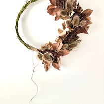 Il mio progetto del corso: Creazione di una ghirlanda con fiori secchi. Design, Design de interiores, Paisagismo, DIY, e Design floral e vegetal projeto de valealbanesi493 - 20.11.2021