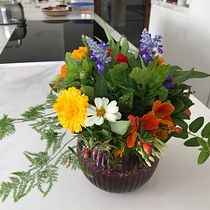 My project in Floral Arrangement Design with Seasonal Blooms course. Design de interiores, Paisagismo, Decoração de interiores, DIY, e Design floral e vegetal projeto de Tatiana Perlova - 20.11.2021