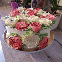Meu projeto do curso: Flores decorativas de buttercream para cake design. Design, and DIY project by erikauniversofeminino - 11.21.2021