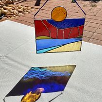 My project in Contemporary Stained Glass Design  course. Een project van Ontwerp van accessoires, Interieurontwerp,  Interieurdecoratie y DIY van SJ - 23.11.2021