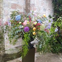 Meu projeto do curso: Design e criação de composições florais. Un progetto di Interior design, Paesaggismo, Interior Design, DIY e Design floreale e vegetale di Juliana Pinho - 25.11.2021
