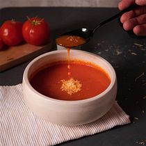 Proyecto final: Sopas con food styling. Photograph, Social Media, Photo Retouching, Mobile Photograph, Product Photograph, Digital Photograph, Food Photograph, Instagram Photograph, Lifest, le Photograph, Food St, and ling project by Daniela Grajales - 06.19.2023