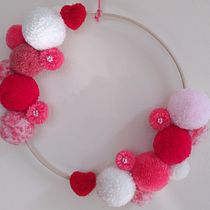 My project in Pom-Pom Design and Creation course. Un projet de Artisanat, Décoration, DIY , et Design textile de Gabriela Morales - 29.11.2021