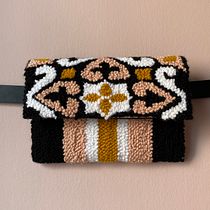 Mi Proyecto del curso: Técnicas de punch needle para accesorios personalizados. Un proyecto de Artesanía, Bordado, Tejido, DIY y Punch needle de flor.atencia - 29.11.2021