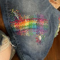 My project in Embroidery: Clothing Repair course. Embroider, Sewing, DIY, Upc, and cling project by Abby León - 11.30.2021