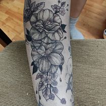 Mi Proyecto del curso: Tatuaje botánico con puntillismo. Projekt z dziedziny Trad, c, jna ilustracja, Projektowanie tatuaż, R i sunek botaniczn użytkownika Gabriela Herrera - 29.11.2021