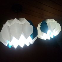 Mi Proyecto del curso: Diseño de tu propia lámpara de papel. Un projet de Artisanat, Design, Fabrication de mobilier, Conception d'éclairage, Papercraft, Décoration , et DIY de Yimi Vargas - 04.12.2021