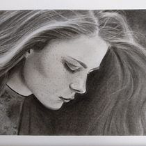 Mi Proyecto del curso: Retrato artístico al carboncillo: creando atmósferas. Ilustração tradicional, Artes plásticas, Desenho, Desenho de retrato, Desenho realista, e Desenho artístico projeto de Vanessa Constanzo - 04.12.2021