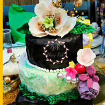 My Final project in Sugar Flowers for Cake Designs course. Un progetto di Design e DIY di reburianoshay - 14.01.2022