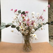Meu projeto do curso: Design de arranjos com flores secas e preservadas. Interior Design, L, scape Architecture, Decoration, DIY, Floral, and Plant Design project by Raquel Cristina Francisco - 12.05.2021