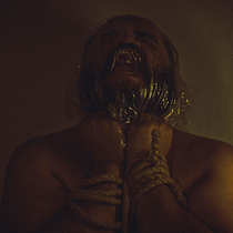 ASPHYXIA - Meu projeto do curso: Autorretrato fotográfico Fine Art. Photograph, Photograph, Post-production, Photo Retouching, Portrait Photograph, Studio Photograph, Fine-Art Photograph, and Self-Portrait Photograph project by Alexandre Lopes - 12.06.2021