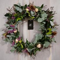 Il mio progetto del corso: Creazione di una ghirlanda con fiori secchi. Design, Design de interiores, Paisagismo, DIY, e Design floral e vegetal projeto de Valentina Cordani - 05.12.2021