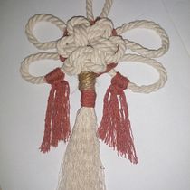 Meu projeto do curso: Repertório de nós de macramê. Un progetto di Design di accessori, Artigianato, Fiber Art e Macramè di Patricia Teixeira - 07.12.2021