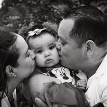 Mi Proyecto del curso:  Fotografía lifestyle de familias. Un proyecto de Fotografía, Fotografía de retrato, Fotografía Lifest y le de Iván Girón Picado - 08.12.2021