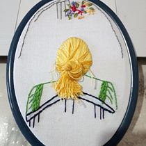 Mi Proyecto del curso: Técnicas de bordado para crear peinados con volumen. Een project van Ontwerp van accessoires, Kostuumontwerp, Borduurwerk y Kleurentheorie van Maria Eunice Salvador - 06.12.2021