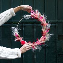 my Christmas wreath project. Design, Design de interiores, Paisagismo, DIY, e Design floral e vegetal projeto de Alice Buoncristiano - 09.12.2021