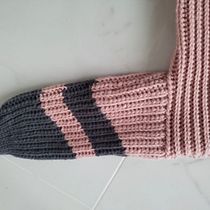 saco rosa y gris. Fashion Design, Fiber Arts, DIY, and Crochet project by Paola Olaya - 12.10.2021