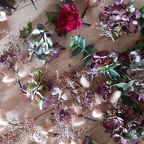 Mon projet du cours : Coiffe florale : créez votre accessoire avec des fleurs. Un proyecto de Diseño de complementos, Diseño de moda, DIY, Diseño floral y vegetal de lnsr - 10.12.2021