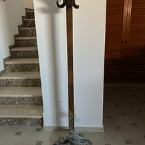 Perchero de pie años 50. Un progetto di Artigianato, Design e creazione di mobili, Interior design, DIY, Falegnameria , Upc e cling di Marisol Martínez Antolino - 11.12.2021